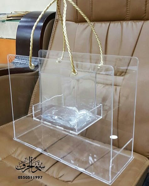 اكرلك Plastic Bag Design Packaging, Acrylic Gift Box Ideas, Acrylic Box Design Ideas, Flower Vase Gift, Gift Box For Men, Rustic Bathroom Designs, Acrylic Furniture, Flower Box Gift, Arch Decoration Wedding