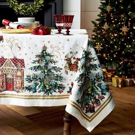 Christmas Tablecloth Ideas, Christmas Garland Ideas, Garland Ideas, Christmas Bathroom Decor, Christmas Tablecloth, Gold Christmas Decorations, Charming Christmas, White Christmas Decor, Night Before Christmas