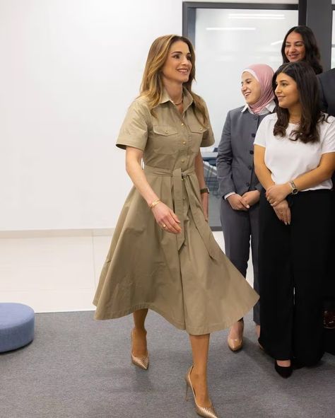 Princess Rajwa takes style cues from Queen Rania of Jordan Royal Portraits, Safari Dress, Queen Dresses, Grandma Fashion, Classy Winter Outfits, 30 August, Queen Rania, Royal Outfits, Fashion Business Casual