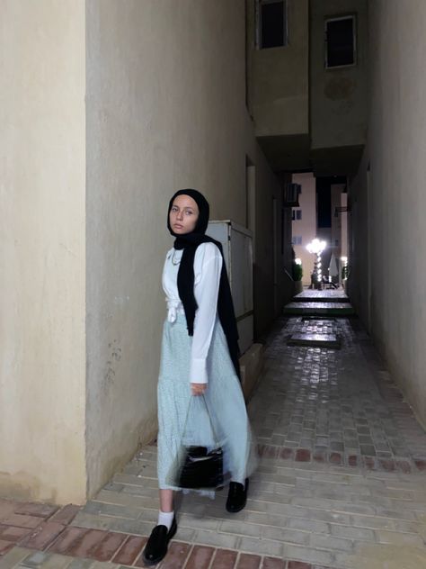 girl wearing mint green skirt with white tied up shirt, black hijab, black bag and black loafers Outfit With Loafers, Outfit Modest, Outfit Elegant, Hijabi Outfit, Modest Outfit, Fit Summer, Elegant Skirt, Night Out Outfit, Black Loafers