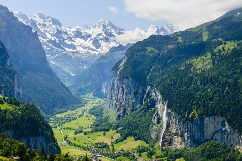 Lauterbrunnen, Switzerland Summer Vacation Spots, Visit Switzerland, Hd Nature Wallpapers, Interlaken, Voyage Europe, Alpine Lake, 10 Picture, Business Insider, Beautiful Places To Travel