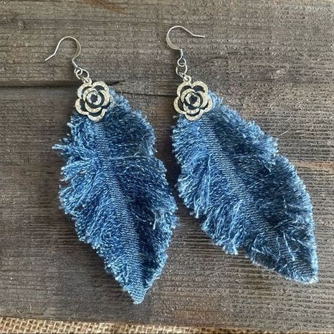 Denim Feather Earrings, Diy Tassel Earrings, Denim Earrings, Homemade Bows, Feather Earrings Silver, Denim Crafts Diy, Blue Jeans Crafts, Denim Jewelry, Jean Crafts