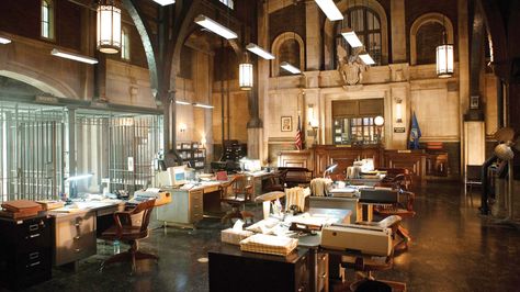 Secrets of 'Gotham's' Set: Inside Wayne Manor, Fish Mooney's Lair and Police… Victorian Police, Arkham Games, Story Settings, Fish Mooney, Police Precinct, Wayne Manor, Scotland Yard, New Tv Series, Police Station