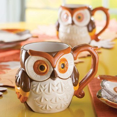 We think this owl mug is a HOOT. Owl Mugs, Owl Pottery, Pottery Painting Ideas, Owl Kitchen, Owl Home Decor, Owl Coffee, Owl Mug, Hoot Owl, Owl Crafts