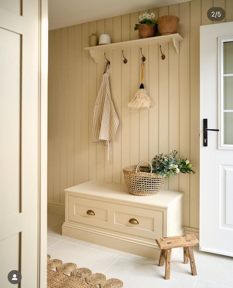 London Hotel Room, Tongue And Groove Walls, Front Hallway, Georgian Style Homes, Oak House, Tongue And Groove Panelling, Traditional Kitchen Design, Neutral Interiors, Boot Room