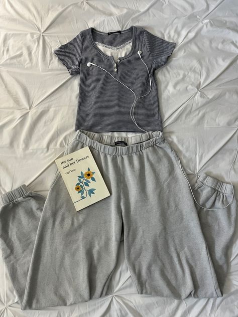 Comfy Coquette Outfit, Comfy At Home Outfits, Lululemon Aesthetic Outfits, Summer Comfy Outfit, Lazy Outfit Ideas, Haul Clothing, Rory Gilmore Aesthetic, Cozy Fall Fashion, Fits Comfy