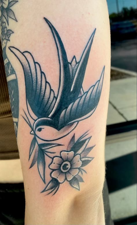 Hummingbird Tattoo Black, Traditional Swallow Tattoo, Sparrow Tattoo Design, Traditional Tattoo Stencils, Cowgirl Tattoos, Sailor Tattoos, Full Leg Tattoos, Sparrow Tattoo, Swallow Tattoo