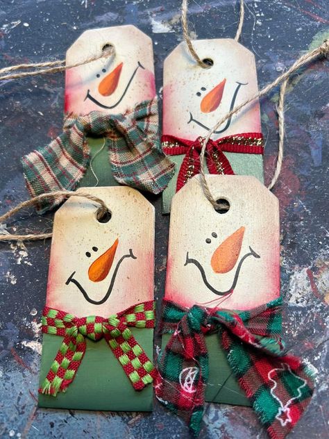 Prim Christmas Crafts, Wooden Snowman Ornaments Diy, Wood Tags Ideas, Wood Christmas Ideas, Artsy Ornaments, Wood Snowman Ornaments, Tag Ornaments, Chalkboard Ornament, Christmas Crafts Snowman