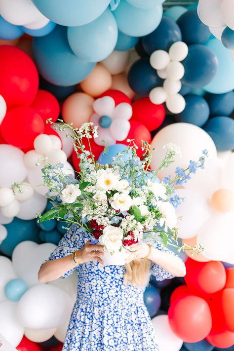 Gather your family and friends and celebrate the 4th of July with a floral Americana party! Featuring an exquisite combination of red, white, and blue, these 4th of July party ideas are perfectly patriotic. 4th of July party ideas | 4th of July party aesthetic | 4th of July decorations indoor | 4th of July table decorations | 4th of July party decorations Kids 4th Of July Party, Americana Birthday Party, Fourth Of July 1st Birthday Party, Red White And Two Birthday Decor, Fourth Of July Birthday Party, 4th Of July Block Party, 4th Of July Table Decor, Aesthetic 4th Of July, Fourth Of July Aesthetic