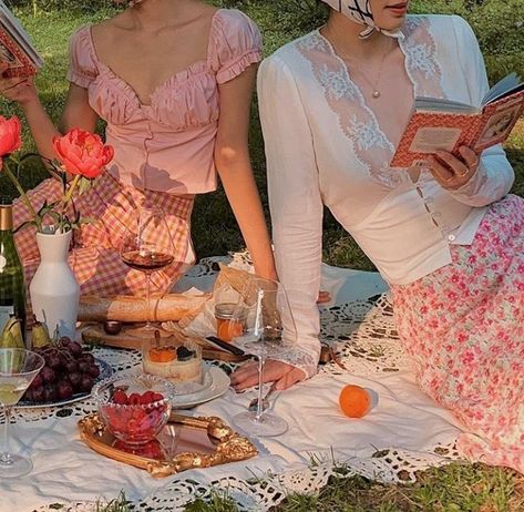 em || bIm on Twitter: "valentine’s day <3… " Cottage Core Picnic, Cottagecore Picnic, Romantic Academia, Picnic Aesthetic, Picnic Inspiration, Cute Date Ideas, Aesthetic Cottagecore, Picnic Date, Cottage Core Aesthetic