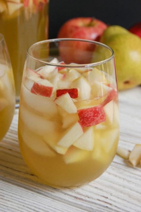 Sparkling Apple Pear Sangria; a light, crisp, sweet sangria that makes the perfect fall party drink Fall Party Drinks, Pear Sangria, Sweet Sangria, Pumpkin Zucchini Bread, Octoberfest Party, Pumpkin Zucchini, Apple Pucker, Fall Party Food, Cider Sangria