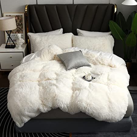 Shaggy Comforter Bedroom, Queen Bedding Sets White, White Fur Comforter Bedroom, Soft Pillows Beds, White Fur Bedroom, White Velvet Duvet Cover, Fluffy Comforter Sets, White Fluffy Bed, Fluffy White Comforter