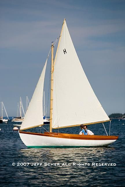 Herreshoff Sailboats, Buzzards Bay, Film Ideas, Sailing Dinghy, Small Sailboats, Diy Boat, Boat Names, Classic Yachts, Blue Hill