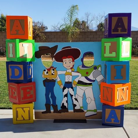 Toy Story Photo Booth, Toy Story Photo Backdrop Ideas, Toy Story Welcome Sign, Toy Story Props, Toy Story Photo Props, Toy Story Photobooth, Toy Story Banner, Diy Toy Story Name Blocks, Toy Story Name Blocks