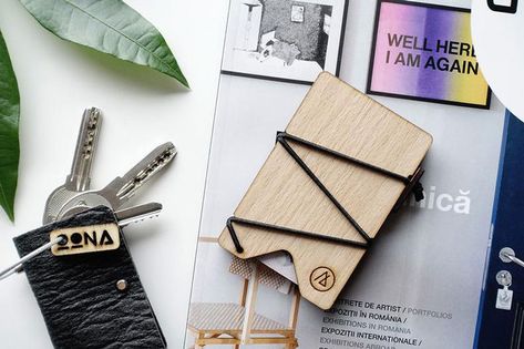 OONA KORD Wallet Review | Is this your next Wooden Wallet? Wood Wallet, Wood Card, Smartphone Accessories, Buyers Guide, Conscious Consumer, Minimalist Wallet, Zig Zag Pattern, Quirky Design, Unique Materials