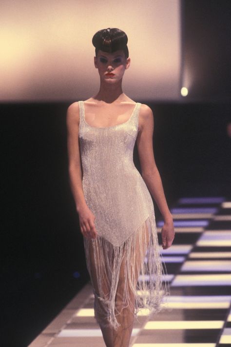 Givenchy 1998, Alexander Mcqueen 90s, 90s Fashion Runway, Alexander Mcqueen Runway, Angela Lindvall, Alaia Dress, High Fashion Runway, 90s Runway, Vintage Runway