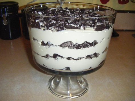 Love this recipe. It's light with a touch of sweet but weight watcher friendly. Cake Low Calorie, Dirt Dessert Recipe, Dirt Dessert, Oreo Dirt Cake, Dirt Cake Recipes, Oreo Dirt, Low Cal Dessert, Pumpkin Dishes, Dirt Cake