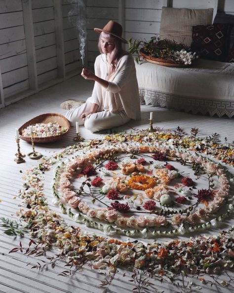 Womens Circle, Sister Circle, Moon Circle, Ritual Magic, Sacred Circle, Petal Confetti, Women's Circle, Nature Instagram, Healing Space