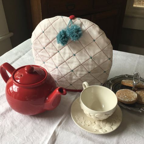 Make a Tea Cozy for The Holidays - free pattern - Folkwear English Cottage Kitchens, Pre Quilted Fabric, Almond Tea, Fall Sewing Projects, Origami Techniques, Tea Cozies, Cozy Cover, Holiday Tablecloths, Fall Sewing