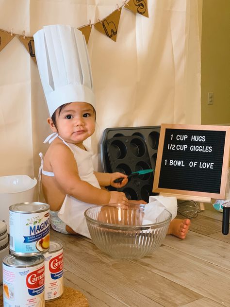 Toddlers Photoshoot Ideas, Baby Photoshoot Theme Ideas, Baby Baker Photoshoot, Baby Kitchen Photoshoot, Baby Chef Photoshoot Photo Ideas, Thanksgiving Toddler Photoshoot, Baby Photoshoot Ideas 9 Months, Creative Baby Photoshoot Ideas At Home, 10 Months Baby Photography Photo Ideas