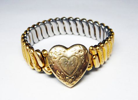 Vintage Sweetheart Bracelet, Sweetheart Bracelet, Sweetheart Jewelry, Cute Ear Piercings, Gold Heart Ring, Bracelet Heart, Jewelry Tattoo, Dope Jewelry, Girl Jewelry