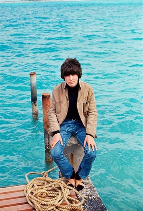 Beatles George Harrison, Beatles George, Like A Rolling Stone, Beatles Photos, Boho Chique, Beatles Pictures, The Quiet Ones, Beatles John, Paul George