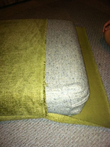 couch - pocket 2 Couch Redo, Diy Couch Cushions, Diy Cape, Cushion Ideas, Make A Pillow, Sewing Cushions, Reupholster Chair, Couch Cushion Covers, Couch Cushion