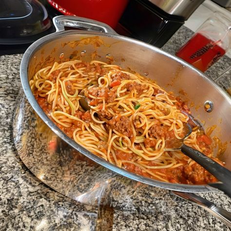 Spaghetti Bolognese Recipe Easy, Bolognese Recipe Easy, Beef Spaghetti, Classic Egg Salad Sandwich, Mushroom Wine Sauce, Spaghetti Bolognese Recipe, Egg Salad Sandwich Recipe, Spaghetti Ingredients, One Pot Spaghetti