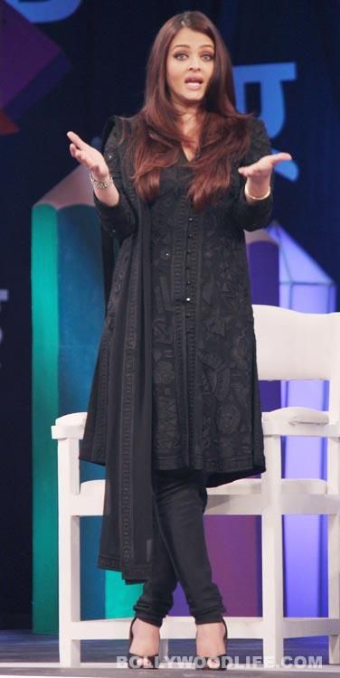 Aishwarya Rai Black Dress Design, School Campaign, ऐश्वर्या राय, Design Kurti, Dresses Design, Indian Designer Suits, Simple Kurta Designs, Gaun Fashion, Salwar Kamiz