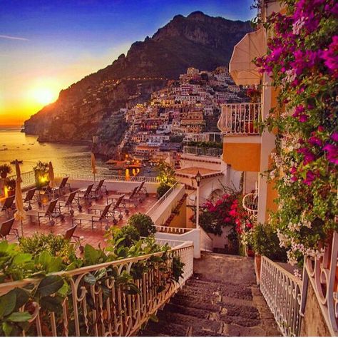 Sunset in Positano, Italy Earth Pictures, Positano Italy, Voyage Europe, Beautiful Places To Travel, Europe Destinations, Wanderlust Travel, Positano, Travel Inspo, Pretty Places