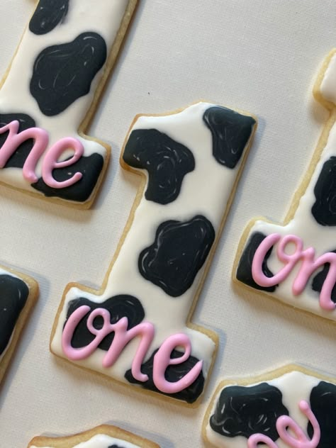 Cow Theme Cookies First Birthday, Cow 1st Birthday Cookies, Man I Feel Like I’m One Birthday Cookies, Cow First Birthday Cookies, Cow Themed Dessert Table, Cow Cookie Cake, Cow Birthday Cookies, Cow Print Desserts, Cow Print Cookies