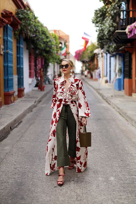 Dress Over Pants, Blair Eadie, Kimono Outfit, Mode Kimono, Spring Accessories, Grunge Look, Print Coat, Lantern Sleeve, Looks Style