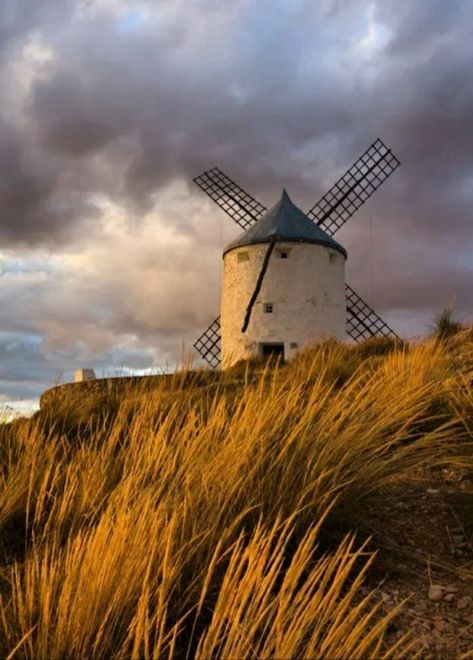 Windmill Photography, Windmill Images, Netherlands Windmills, Windmills Photography, Old Windmills, Perspective Drawing Architecture, Fall Landscape Photography, Farm Photography, Drawing Journal