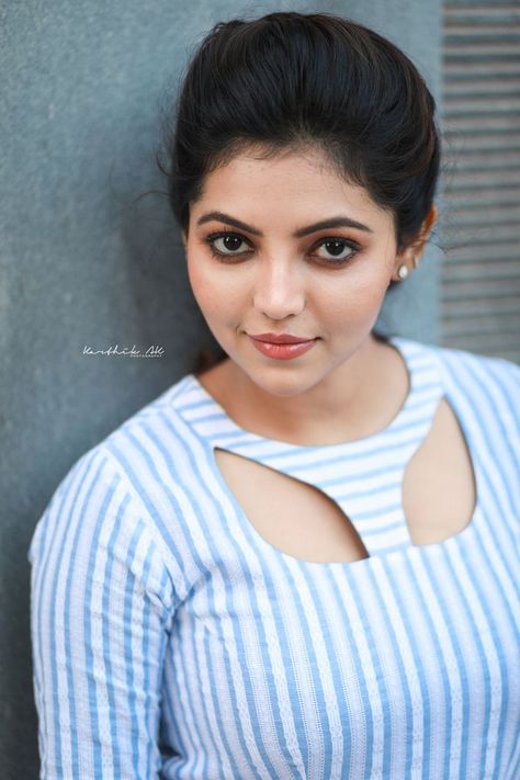 athulya ravi cute hd White Pink Saree, Atulya Ravi, Athulya Ravi, Kardashian Hair, Beauty Hacks Lips, Closeup Photo, Usa Girls, Hot Lips, Actress Pics