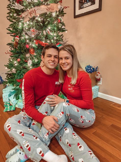 Couple Christmas Pj Pictures, Boyfriend Girlfriend Christmas Pictures, Pj Couple Pictures, Matching Pyjamas Couple Christmas, Christmas Pics With Boyfriend, Couple Christmas Pictures At Home, Couples On Christmas, Christmas Card Pictures Couples, Bf Poses