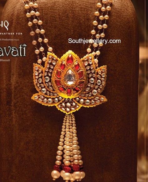 Three line south sea pearls mala with beautiful Lotus pendant studded with kundans by Tanishq Jewellers. Pearls Mala, 22 Carat Gold Jewellery, Gold Pearl Jewelry, Lotus Jewelry, Jewellery Bridal, Lotus Pendant, Jewellery Wedding, Gold Jewelry Simple Necklace, Bridal Pearl Necklace