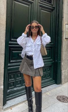 Button Down Shirt Dress Outfit, Chic City Outfits, Wineries Outfit, Jean Skirt Outfits, Nyc Outfits, Skirt Outfits Fall, Estilo Indie, Skandinavian Fashion, Europe Outfits