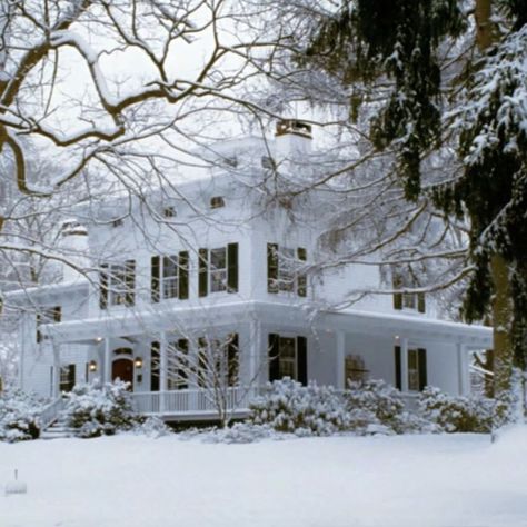 The Family Stone Family Stone House, Family Stone, Best Christmas Movies, The Family Stone, National Lampoons Christmas Vacation, Home Goods Decor, Holiday Movie, Colonial House, Stone House