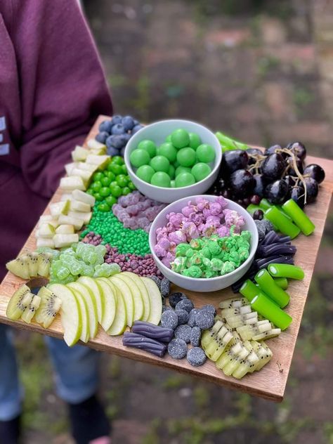 my green and purple platter board for Halloween 🥰 Sweets Platter, Green Sweets, Sweets Board, Green Snacks, Platter Board, Halloween Purple, Purple Food, Halloween Sweets, Purple Candy