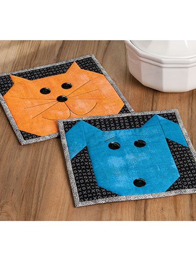 Please Feed the Animals Pot Holder Set Quilt Pattern Dog Mug Rug, Dog Mug Rugs Patterns Free, Cat Mug Rugs Patterns Free, Potholders To Sew Free Pattern Tutorials, Kitchen Table Rug, Feed The Animals, Kitchen Sewing, Quilting Digest, Fusible Applique