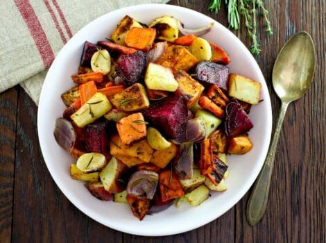 Rosh Hashanah - Vegetarian - Tori Avey Chanukah Recipes, Oven Roasted Root Vegetables, Roasted Beets Recipe, Beets And Carrots, Roasted Beets And Carrots, Shabbat Recipes, Root Vegetables Recipes, Winter Side Dishes, Roasted Root Veggies