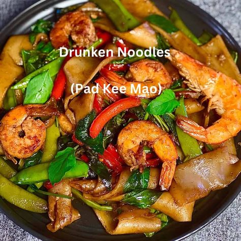 Drunken Noodles Thai, Sticky Rice Thai, Drunken Noodles Recipe, Thai Drunken Noodles, Thai Food Recipes, Drunken Noodles, Savory Rice, Thai Kitchen, Thai Chili