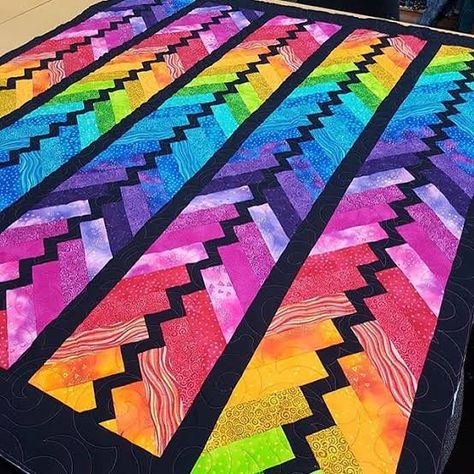 Braid Quilts, Rainbow Quilts, Braid Quilt, Patchwork Quilting Designs, Herringbone Quilt, Creative Fabric, Rainbow Jelly, Panel Ideas, Panel Quilt Patterns