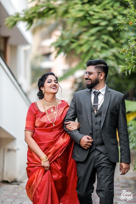 Kerala christian wedding Christian Wedding Couple Dress, Manthrakodi Saree Christian, Christian Wedding Saree, Indian Christian Wedding, Christian Wedding Dress, Marriage Poses, Hairstyle Indian, Marriage Stills, Simple Frock