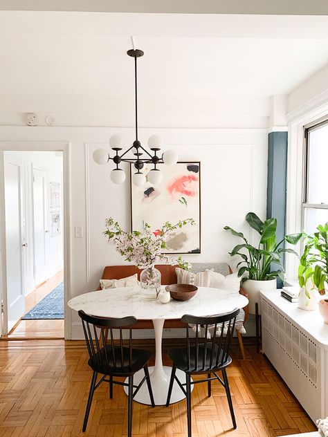 Banquette Design, New York City Apartment, Dining Nook, Small Dining, Decor Minimalist, Apartment Living Room, Small Space Living, Dining Room Design, Room Table