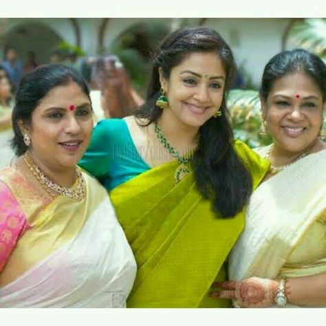 Jyothika In Saree, Jothika In Saree, Plain Blouse Designs, Fall Fashion Shoes, Hair Style On Saree, Kanjivaram Sarees Silk, Designer Anarkali Dresses, Bridal Sarees South Indian, Simple Saree Designs