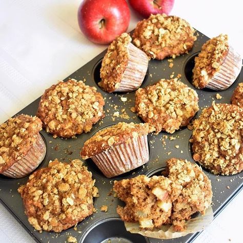 Healthy Apple Cinnamon Muffins, Apple Crumble Muffins, Easy Apple Crumble, Crumble Muffins, Baking Breakfast, Golden Delicious Apple, Apple Cinnamon Oatmeal, Apple Cinnamon Muffins, Healthy Honey