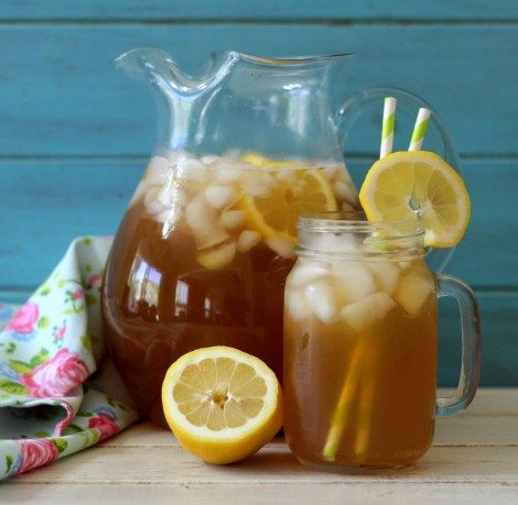 Arnold Palmer (low calorie) - A light refreshing drink made with tea and lemons. Only 42 calories a glass. Arnold Palmer Drink, Low Calorie Peanut Butter, P Design, Arnold Palmer, Best Gluten Free Recipes, Half And Half, Enjoy The Sunshine, I Am Loving, Smoothie Shakes