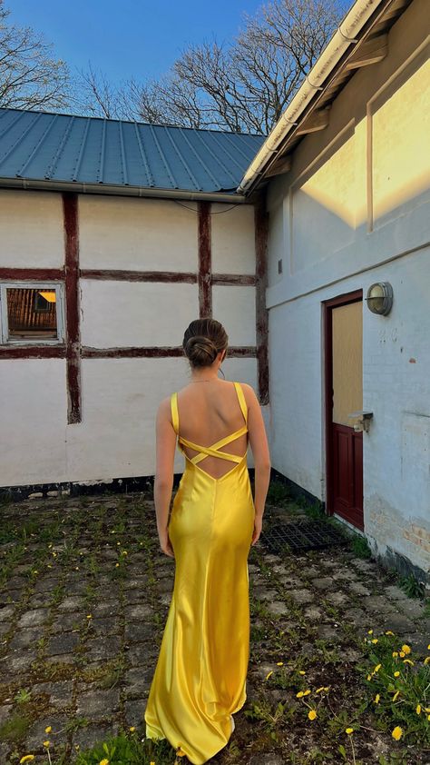 How Loose A Guy In 10 Days, How Loose A Guy In 10 Days Yellow Dress, Fits Inspiration, Long Party Dress, Prom Poses, Prom Dresses Yellow, Perfect Bridesmaid Dress, Fantasy Dresses, Prom Dress Inspiration