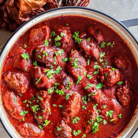 Meatballs In Tomato Sauce, Meatballs And Rice, Greek Meatballs, Tomato Sauce Recipe, Homemade Tomato Sauce, Greek Dishes, Slice Of Bread, Side Salad, Greek Recipes